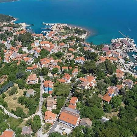 Appartement 1 Bedroom Awesome In Veli Lošinj