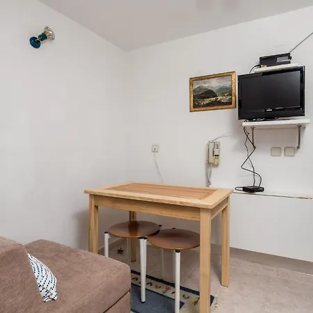 Apartment 1 Bedroom In