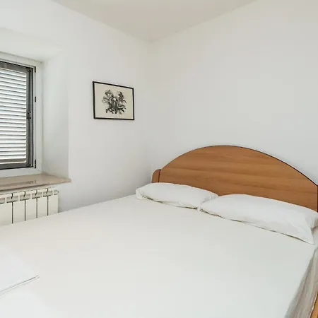 1 Bedroom In Apartment Veli Losinj