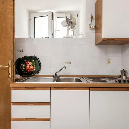 Apartment 1 Bedroom In