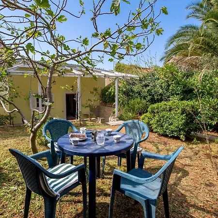 1 Bedroom In Apartment *