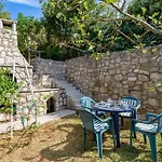 Apartament 1 Bedroom Awesome In Veli Lošinj